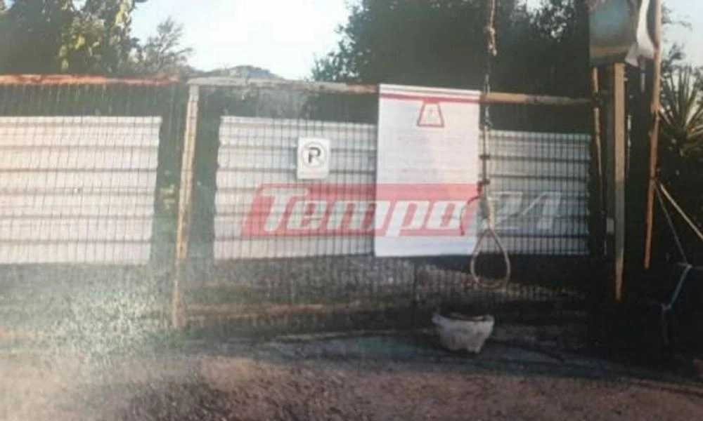 Πάτρα: Κρεμάλα και γυναίκες με κομμένα κεφάλια έξω από το φανοποιείο (βίντεο)